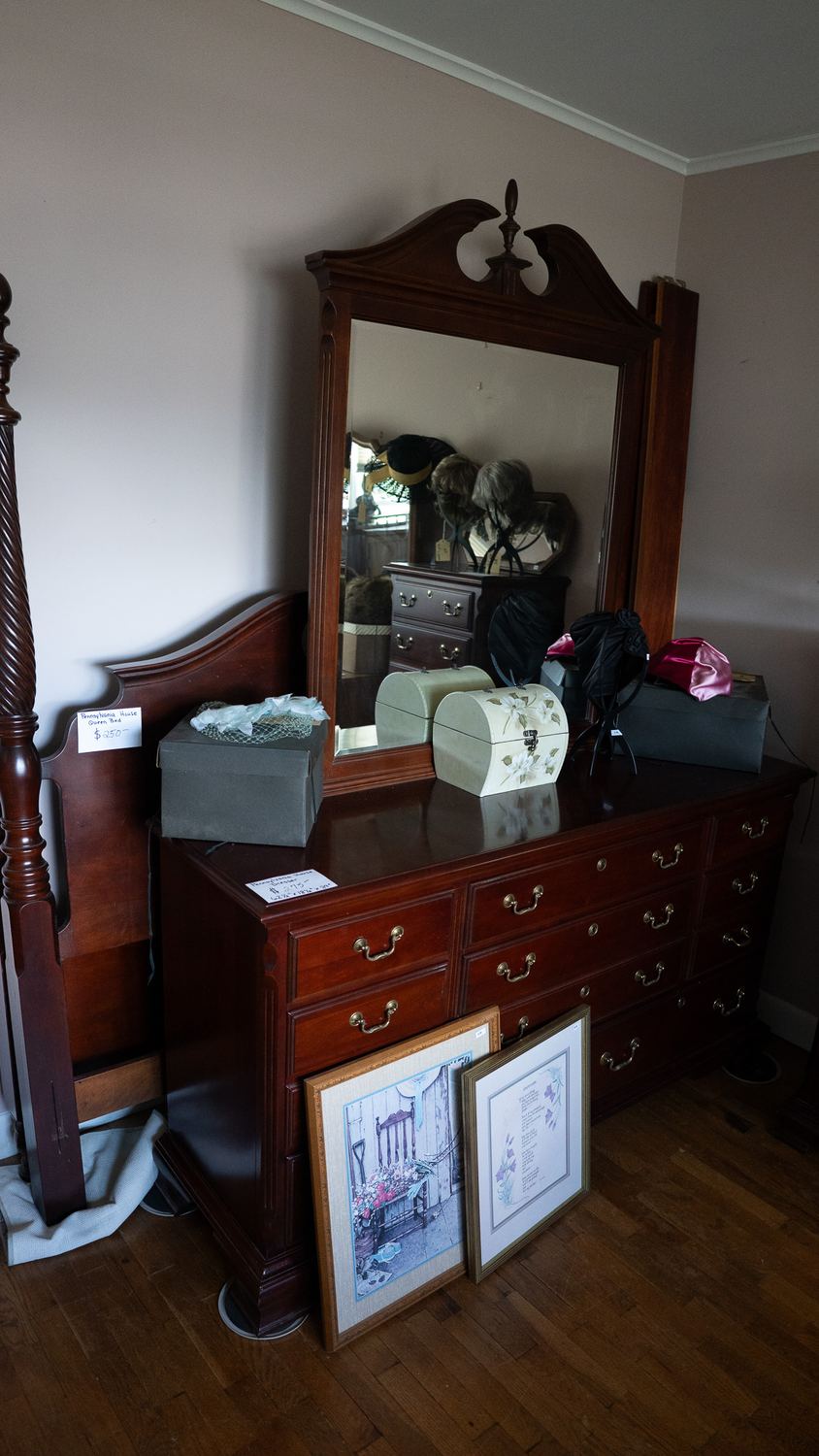 186 Hamilton St estate sale item 16