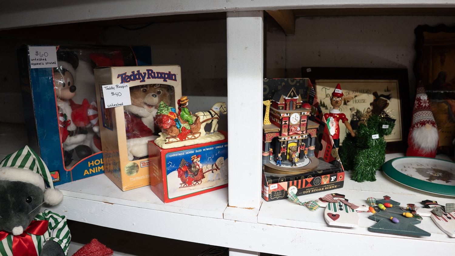 186 Hamilton St estate sale item 225
