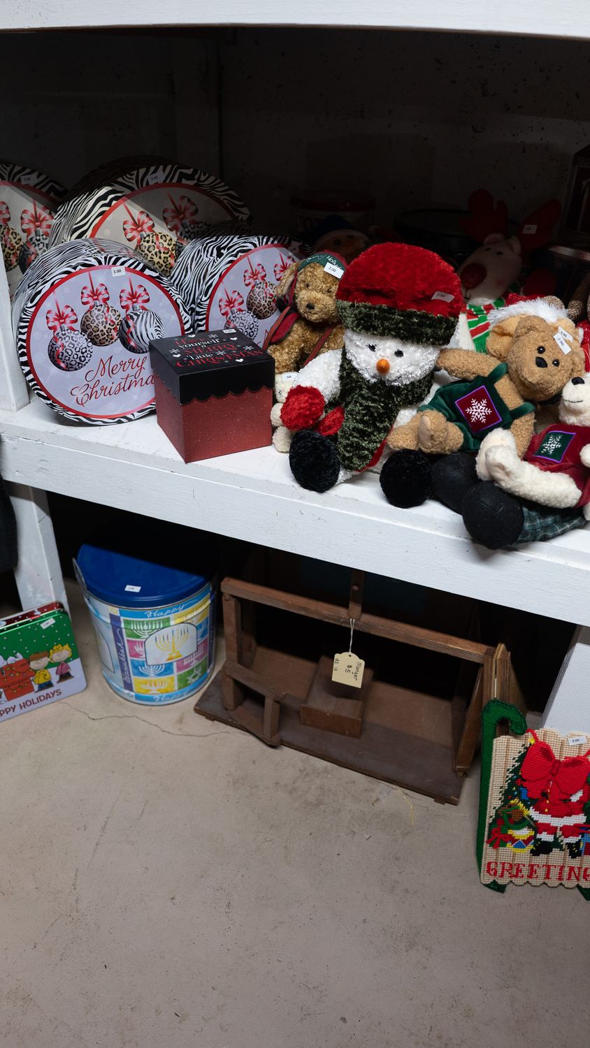 186 Hamilton St estate sale item 232